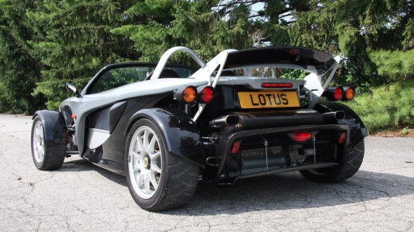 На продажу выставлен спорткар Lotus 340R практически без пробега