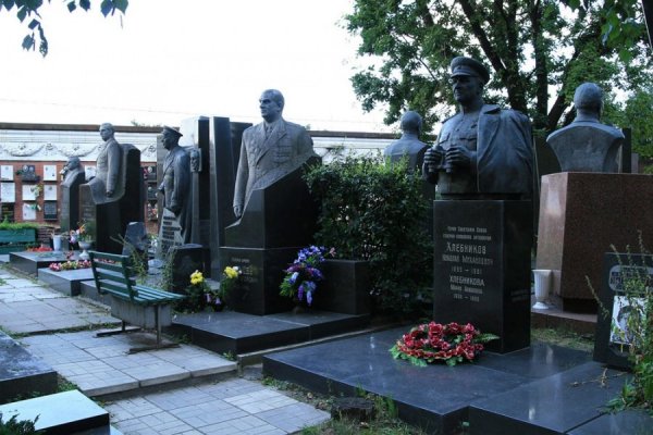 На 20 московских кладбищах обновят асфальтные дорожки