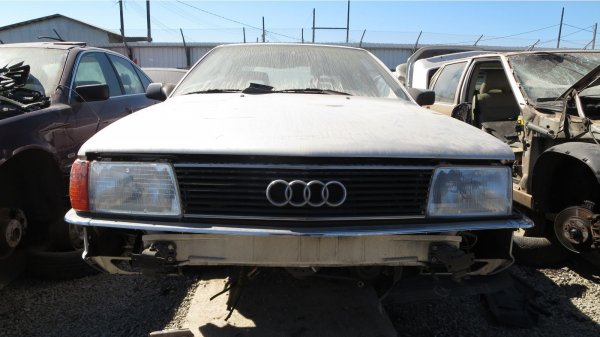 На свалке найден раритетный седан Audi 5000 S 1987 года