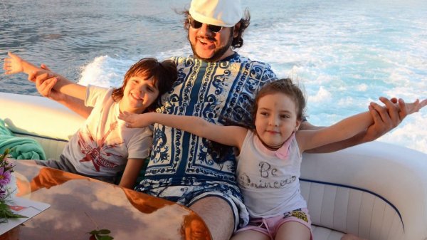 Филипп Киркоров похвастался отдыхом своих детей в Крыму