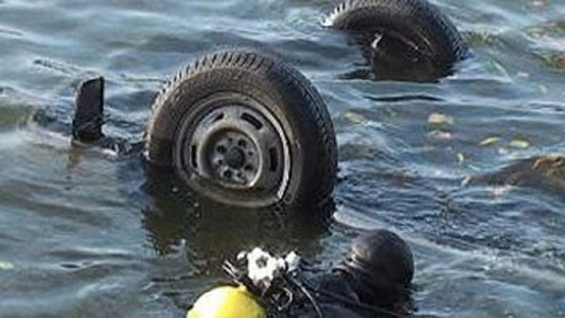 В Кабардино Балкарии иномарка упала в озеро