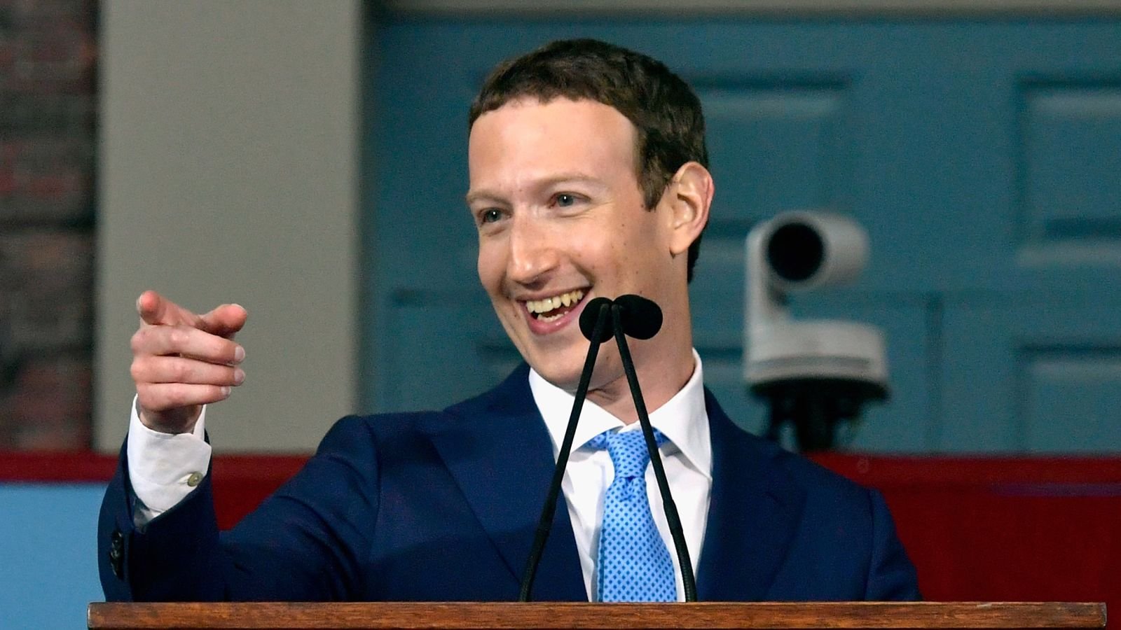 «Facebook борется с вмешательством в выборы и антисемитской рекламой» — Марк Цукерберг