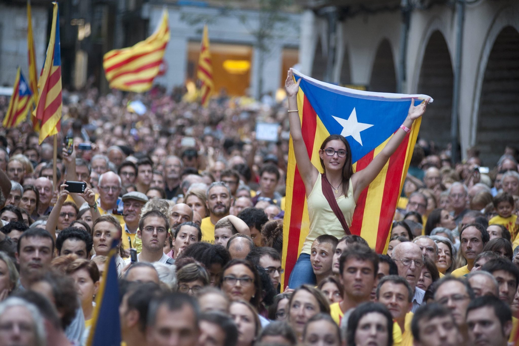 Членов руководства Каталонии оштрафовали за компанию референдума