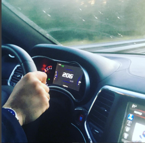 Кадры с гонками на скорости 200 км/ч появились в Instagram адвоката Ивана Миронова
