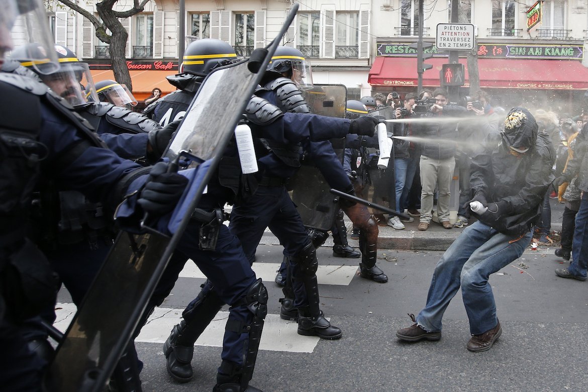 Парижане протестовали против трудовой реформы Макрона