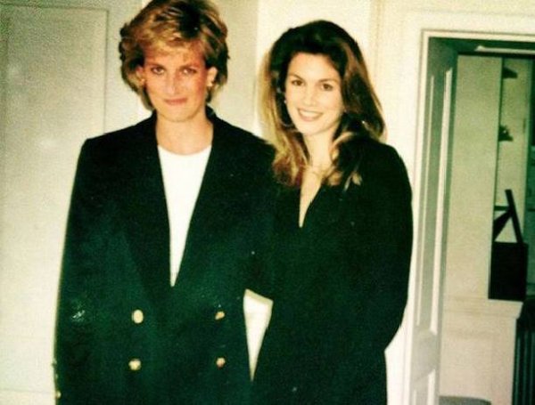 Синди Кроуфорд выложила в Сеть уникальное совместное фото с принцессой Дианой