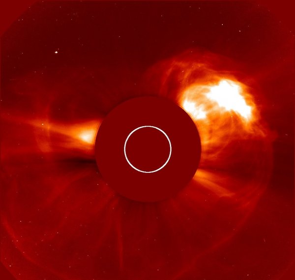  На Солнце гигантский портал в другое измерение вывел из равновесия ученых NASA: Находка шокировала даже опытных исследователей