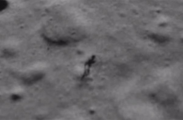 Агентство NASA зафиксировало на фото инопланетную пирамиду на Луне: Сооружение служит наблюдательным пунктом за человечеством