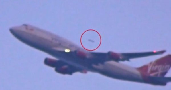 В небе над Москвой самолёт чуть не столкнулся с НЛО: Инопланетяне следят за людьми?