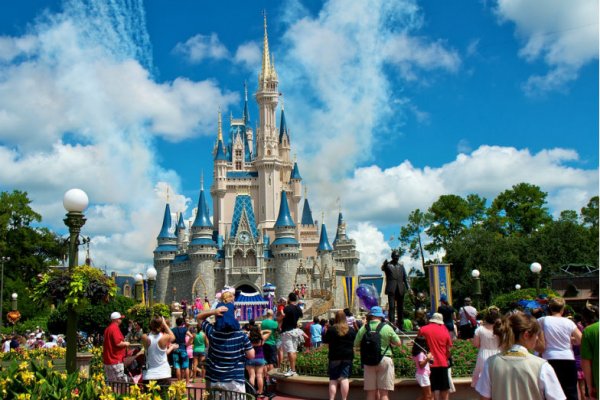 Из-за урагана "Ирмы" временно закроют парк развлечений Disney world