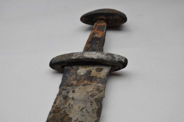 Охотник в горах Норвегии нашел меч эпохи викингов