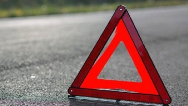 В Нижнем Тагиле в результате ДТП на пожилую женщину упал дорожный знак