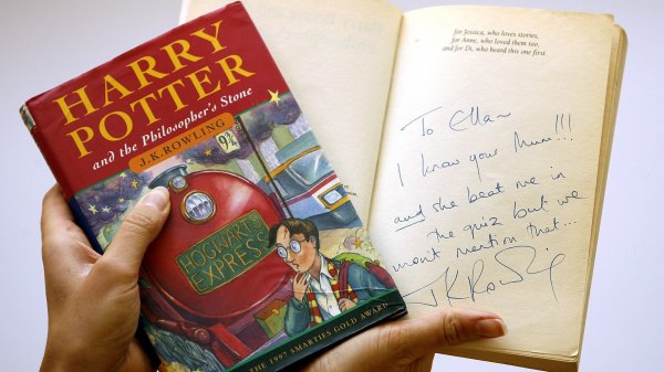 Первая книга о Гарри Поттере продана на аукционе