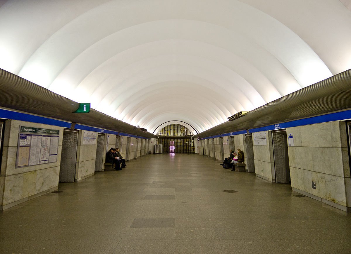 Станцию «Улица Дыбенко» закрыли на вход и выход — Угроза взрыва