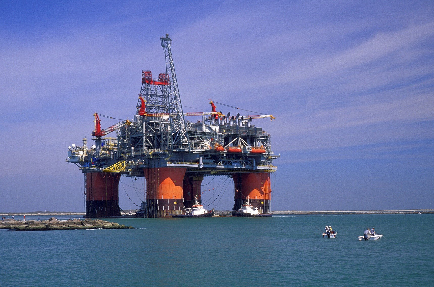 Нефтяные платформы эвакуируют из Мексиканского залива из-за шторма
