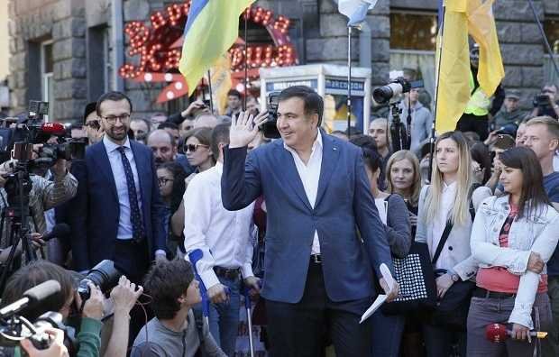 В центре столицы Украины стартовало организованное Саакашвили вече
