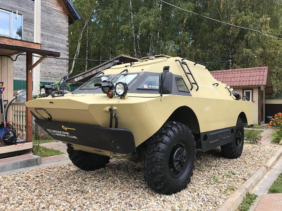 Во Внуково реализуют бронеавтомобиль БРДМ-2 за криптовалюту