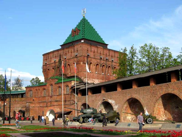 Школы и Кремль эвакуировали в Нижнем Новгороде после сигналов о минировании