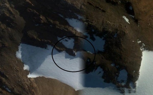 Уфологи обнаружили в Антарктиде 12-этажный корабль инопланетян: База для НЛО или обман зрения?