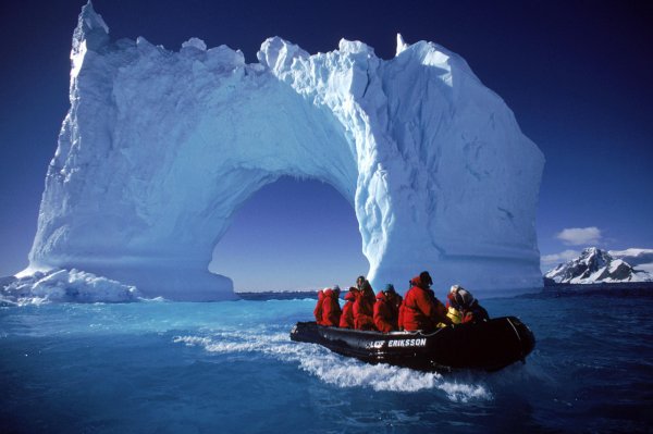 ЦРУ США обнаружили расу гигантов в Антарктиде
