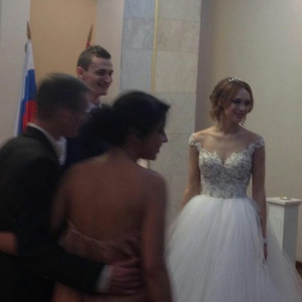 Свершилось: Диана Шурыгина показала свадебные фото, сделанные в ЗАГСе