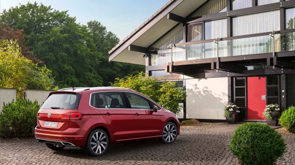 Volkswagen озвучил цены на рестайлинговый Golf Sportsvan
