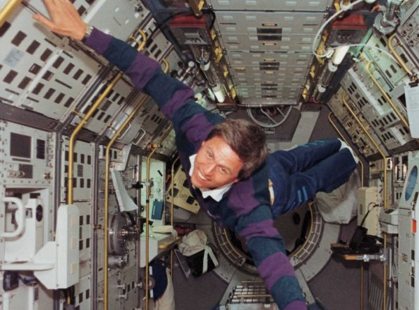 Немецкий астронавт рассказал о сексе в космосе: Подробности интимной жизни за пределами Земли