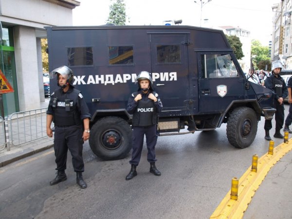 Повышения зарплат потребовали полицейские из Болгарии