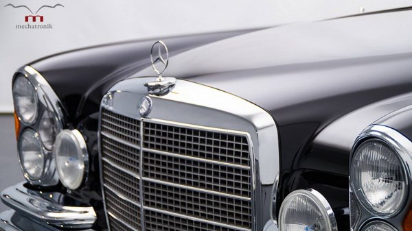 Раритетный Mercedes W111 с мотором от AMG оценили в 465 000 долларов