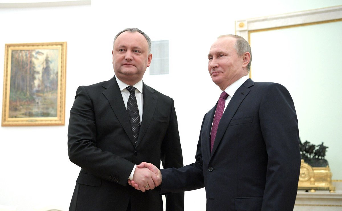 Президент Молдавии поздравил В. Путина с Днем народного единства
