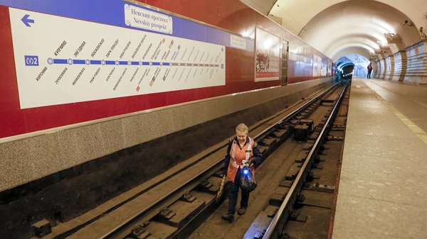 В Петербурге станцию метро «Невский проспект» открыли после проверки