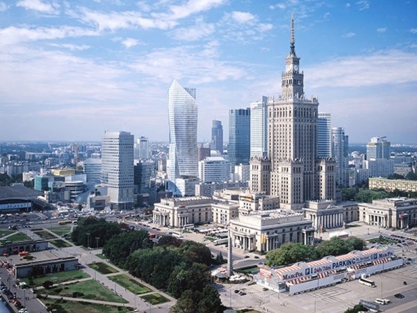 Власти Польши хотят убрать здание Сталина: Почему памятники коммунизма безжалостно сносят?