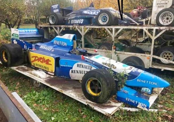 Во Франции нашли "кладбище" заброшенных болидов Формулы-1
