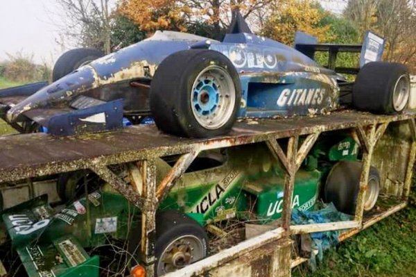 Во Франции нашли "кладбище" заброшенных болидов Формулы-1