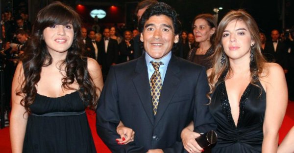 Марадона добивается ареста собственной дочери