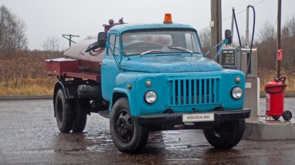 Эксперты провели тест-драйв 28-летнего бензовоза ГАЗ-52