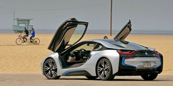BMW частично перейдет на электрокары к 2025 году