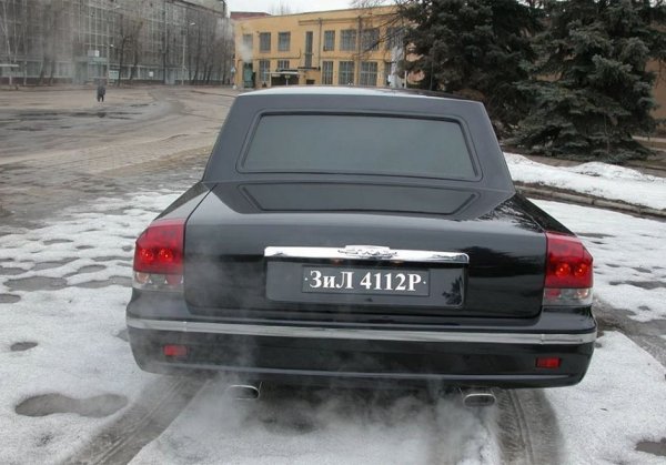 В России за 70 млн рублей продается уникальный президентский лимузин ЗИЛ-4112Р
