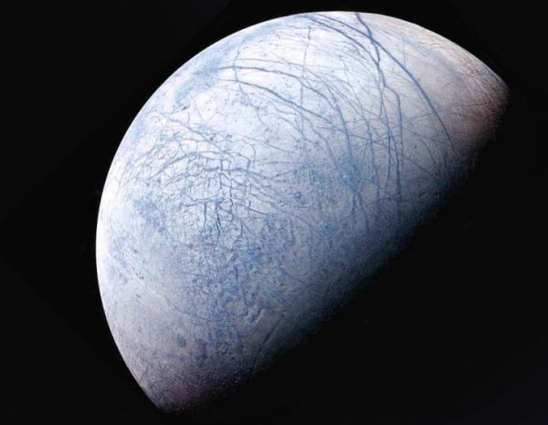 Уфологи нашли квадратный НЛО, потерпевший крушение на спутнике Юпитера