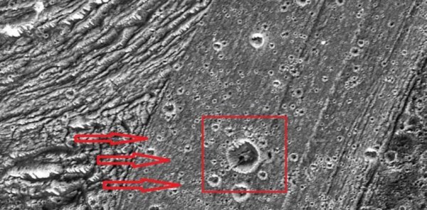Уфологи нашли квадратный НЛО, потерпевший крушение на спутнике Юпитера