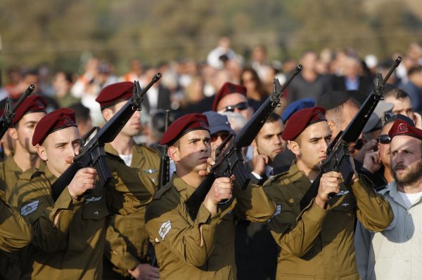 Израильская армия задержала 15 нелегалов на границе