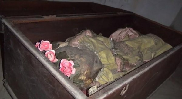 В Италии на кладбище раскопали вековую мумию маленькой девочки