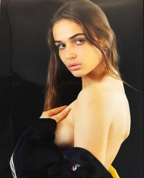 Молодая и горячая: Алена Водонаева показала свою грудь