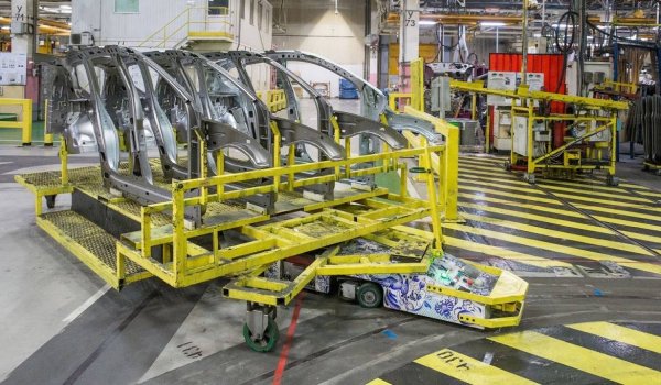 Renault начал поставки беспилотных транспортных средств на свои заводы