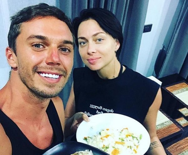 Настасья Самбурская удалила совместные снимки с мужем из Instagram