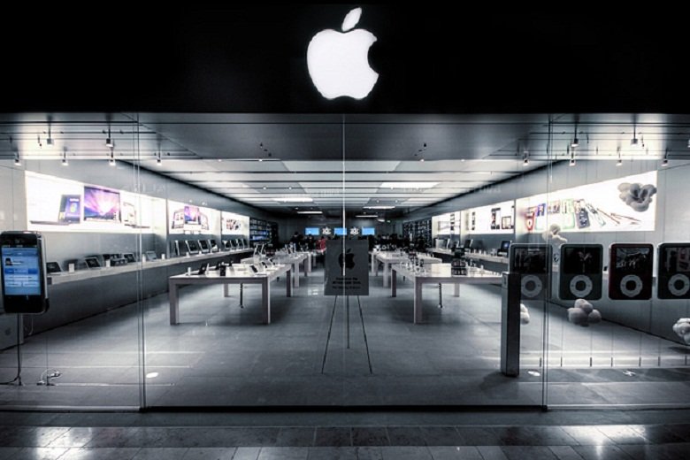 Посетители магазина Apple в Цюрихе эвакуированы из-за задымившегося телефона