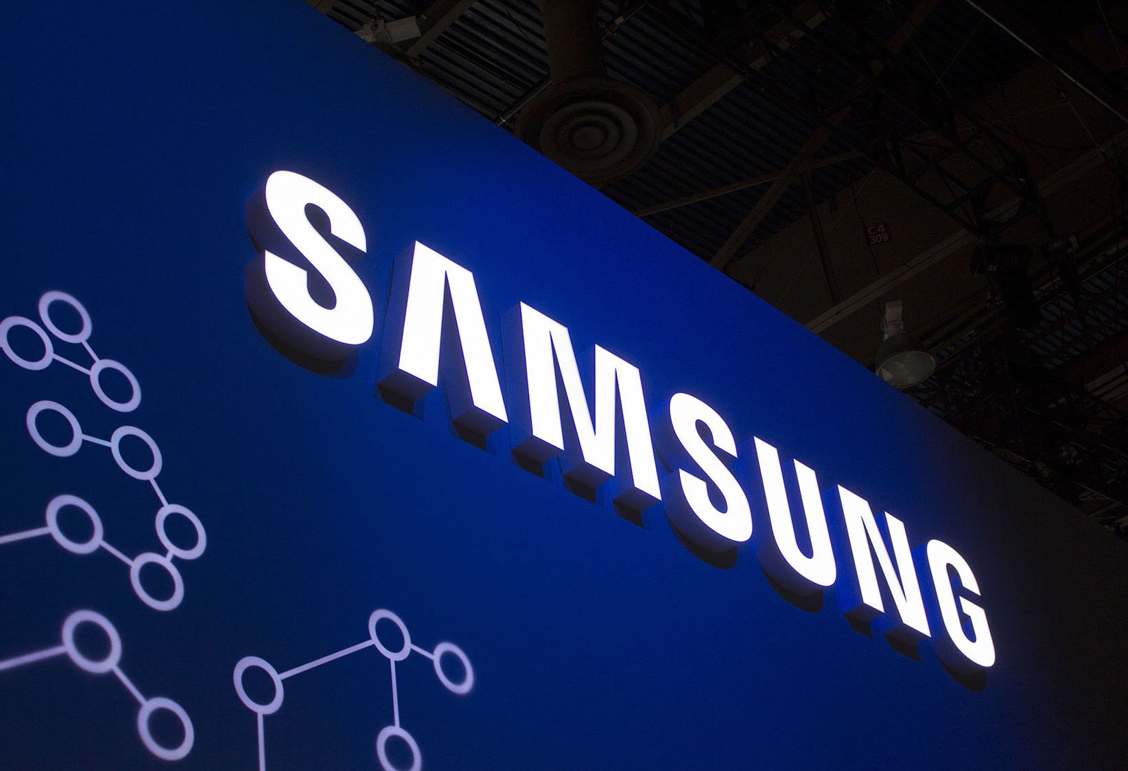 Samsung запатентовала складной смартфон Galaxy X