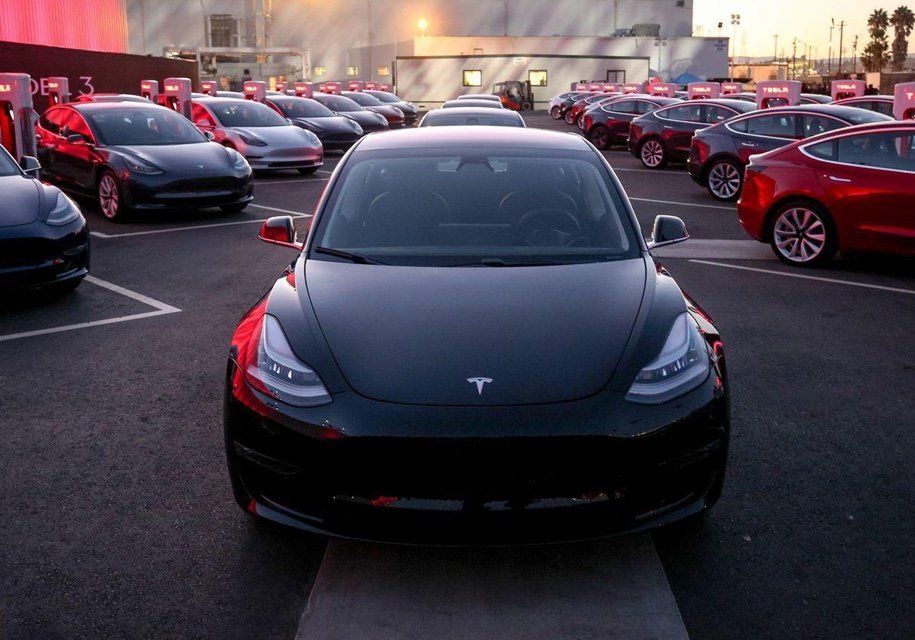 Очередной Tesla Model 3 достался 14-летнему подростку