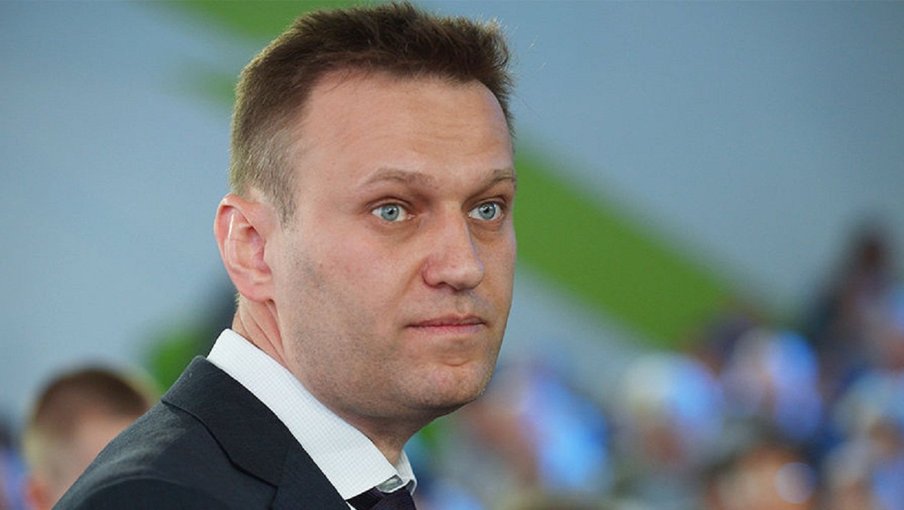 В офисе Навального в российской столице милиция «выпилила» дверь, а его самого — задержали…