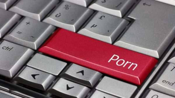 Любители порно: Из парламента Британии пытались открыть порносайты